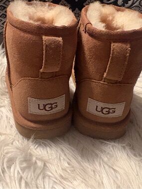 Kids UGG Chestnut Short Shearling Boots